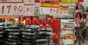 Crise atinge supermercado popular com fechamento drástico