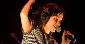 Tulipa Ruiz se apresenta no “Festival Outono Oficina”