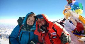 Pai e filha entram para a história ao escalar o Everest