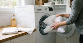 Como limpar corretamente o travesseiro e com que frequência o faz?