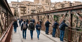 A cidade espanhola com casas suspensas sobre um desfiladeiro: Cuenca reúne arquitetura medieval e um centro histórico reconhecido pela UNESCO