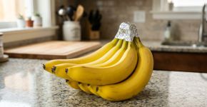 As bananas permanecem frescas por muito mais tempo sem ficarem marrons se armazenadas com 1 coisa na cozinha