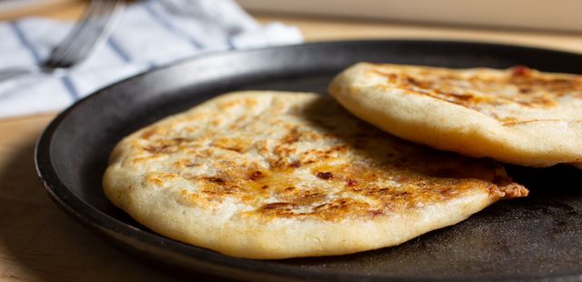 Pão de aveia feito na frigideira e fica pronto em 3 passos