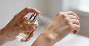 O que significa o perfume mudar de cheiro na sua pele e a influência da alimentação?