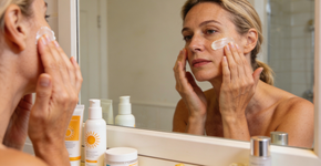 Faça esta skincare pré-folia estratégica e brilhe muito mais na avenida