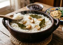 Featured side: Juanjo López, chef de cozinha: “O arroz branco não é feito com água, mas com 3 dentes de alho, 2 folhas de louro e caldo”