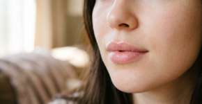 3 dicas para tratar lábios escuros e restaurar a cor rosada natural