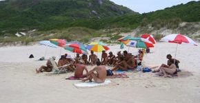 Adeptos do nudismo têm opção de praia em Florianópolis