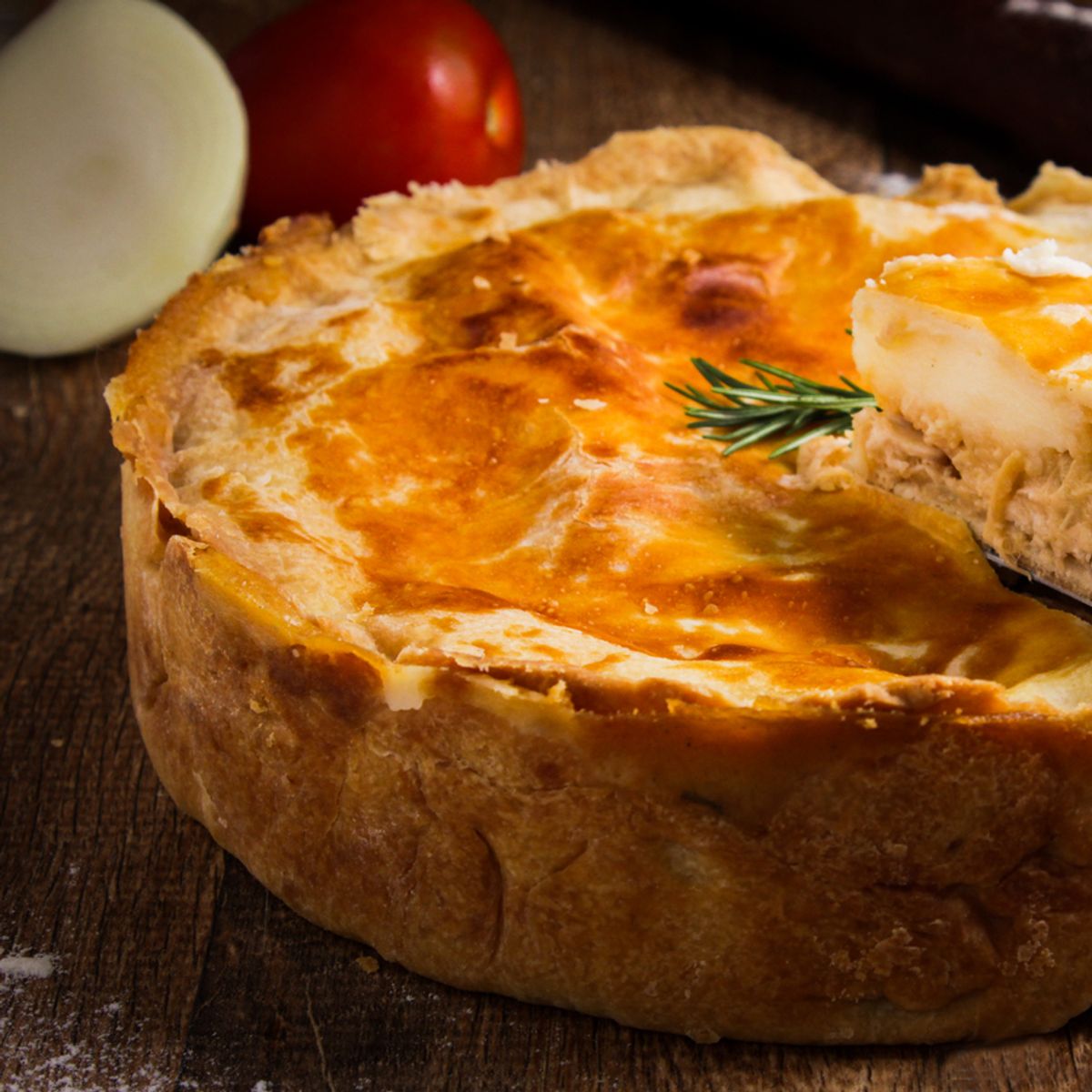 Torta salgada sensacional com recheio de presunto e queijo
