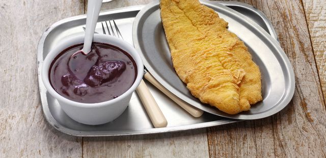 Você precisa provar esta receita de peixe frito com açaí paraense
