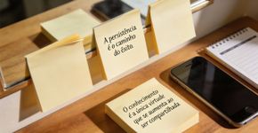 30 frases de autores famosos para começar o dia com leveza e inspiração