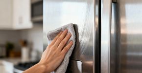 O melhor jeito de limpar geladeira inox sem manchar