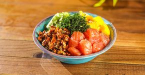 Poke: opção leve à mesa para aproveitar o verão