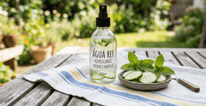 Como preparar um spray hidratante para o corpo com água de pepino e hortelã para refrescar, uniformizar o tom da pele e aliviar o calor no verão