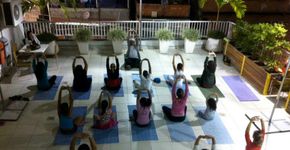 Projeto “Yoga na Laje” leva atividade para a Rocinha