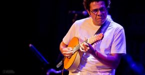 Hamilton de Holanda faz tributo a Sivuca no Baile do Almeidinha
