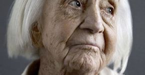 Fotógrafo faz retratos de pessoas centenárias