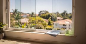 Qual a importância de limpar os vidros com vinagre, segundo o Feng Shui