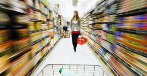 Pesquisar preços pode economizar até R$ 2,2 mil por ano no supermercado; veja a lista dos mais baratos do país