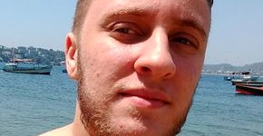 ‘Ivan da vida real’ vai à praia pela 1ª vez sem camisa