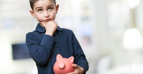 Como ensinar seus filhos a usar a mesada com responsabilidade