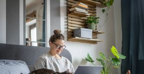 Home office e energia da casa: trabalhar no quarto pode afetar o bem-estar?