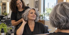 Adeus aos fios sem graça: cortes modernos valorizam cabelos grisalhos e rejuvenescem o visual em até 10 anos