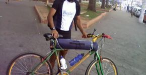 Ciclista da Grande SP vai até a Bahia em bicicleta de bambu