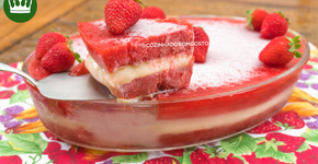 Na travessa: paleta mexicana de morango com leite condensado