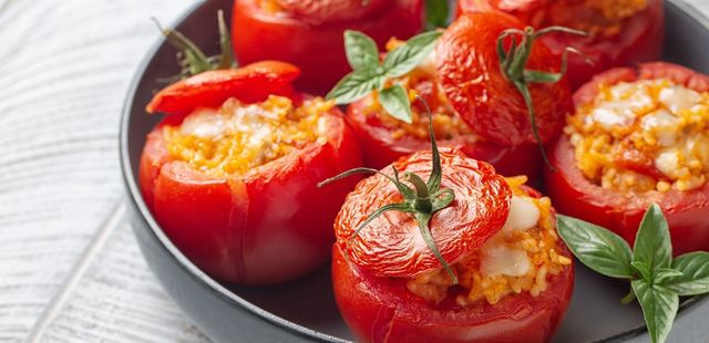 Tomate recheado: uma opção rápida e deliciosa