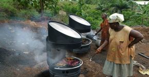 Professor desenvolve churrasqueira que assa alimentos com energia solar