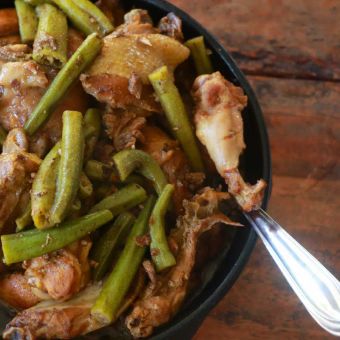 Featured mobile: Frango caipira com quiabo: aprenda a fazer essa receita tradicional da culinária mineira