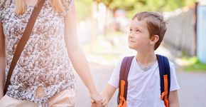 ‘Largue o celular’: aviso na entrada de creche faz apelo aos pais
