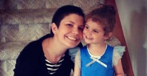 Mãe com câncer terminal escreve cartas para  filha ler no futuro