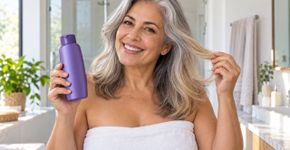 Cabelo grisalho amarelado: quando usar shampoo roxo e como evitar excesso de pigmento