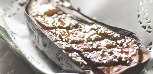 Receita de nasu no missô tão saborosa que parece saída de um bar japonês