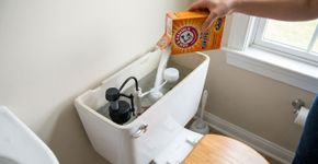 Por que se deve despejar bicarbonato de sódio no vaso sanitário: entenda os benefícios dessa prática