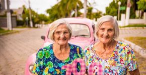 Gêmeas completam 100 anos e ganham ensaio fofura em rede social