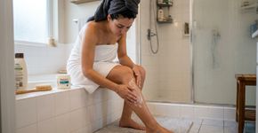 4 partes do corpo que muita gente esquece de hidratar até começarem a ficar ásperas