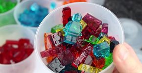 Aprenda a fazer gelatina em formato de Lego
