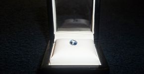 Empresa transforma cinzas de mortos em diamante
