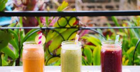 Inicie o ano com três opções de receitas de sucos detox refrescantes para o Verão