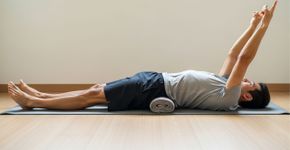 Exercício japonês que corrige a postura e afina a cintura em minutos