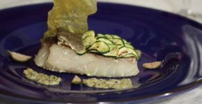 Para fazer no fim de semana: bacalhau com escamas de abobrinha