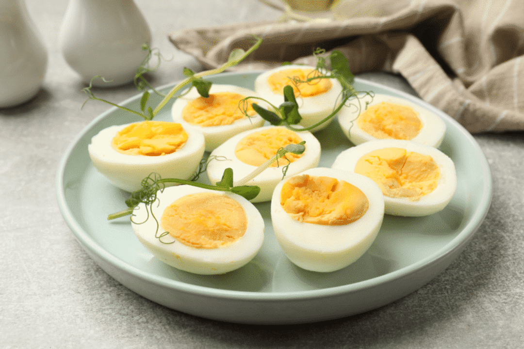 Os ovos fornecem proteína de alto valor biológico e podem contribuir para a ingestão diária desse nutriente (Imagem: New Africa | Shutterstock)