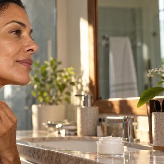 Featured mobile: Como suavizar as rugas do pescoço e recuperar a firmeza da pele em casa de maneira natural