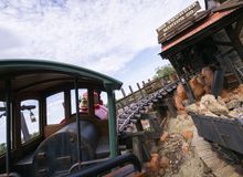 Featured side: Montanha-russa icônica da Disney reabre no Magic Kingdom