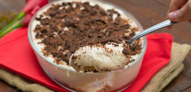 Gelado de doce de leite com 4 ingredientes que fica pronto em minutos