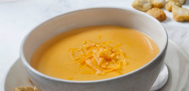 Aprenda a fazer o melhor molho de queijo cheddar