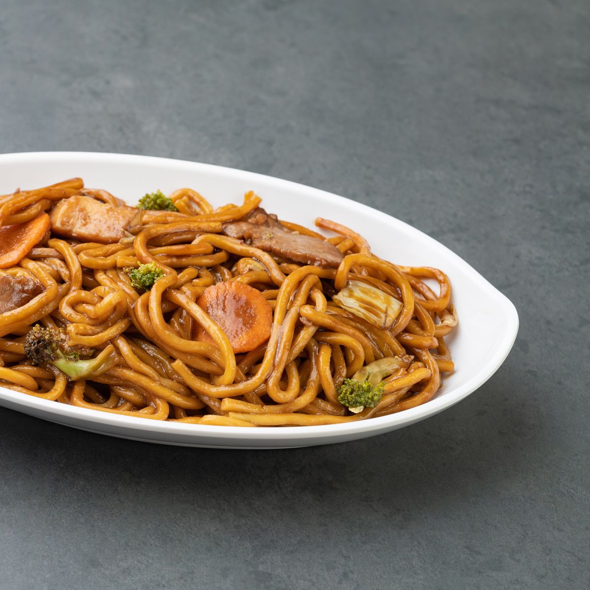 Yakisoba de carne muito saboroso